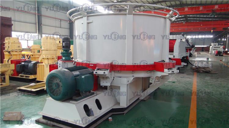 市場(chǎng)上木材秸稈粉碎破碎設(shè)備大型旋切機(jī)多少錢一臺(tái)?